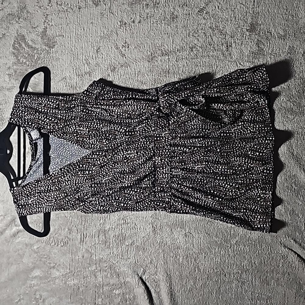Apostrophe Blouse Size Small Sleeveless Stretch fabric